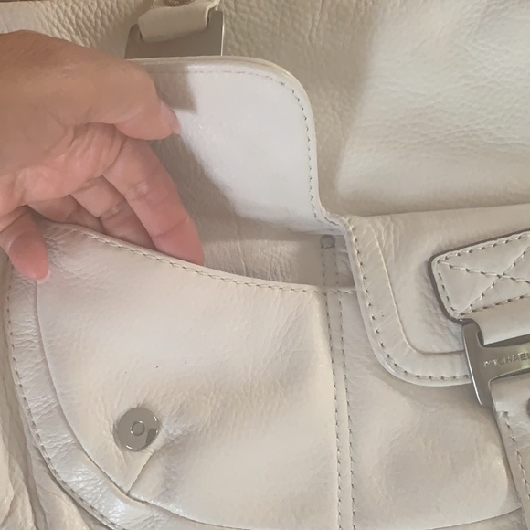 Michael Kors ivory pebbled leather, hobo with front pockets .  mint condition - Picture 3 of 13